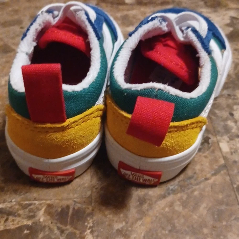 Vans - Picture 2 of 2